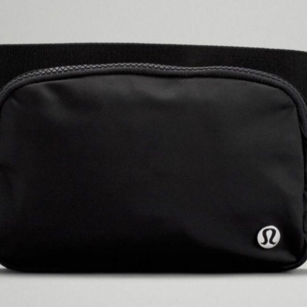 NWOT lululemon everywhere belt bag